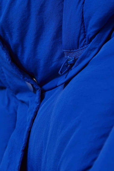 Krótka pikowana kurtka z kapturem ciemnoniebieska