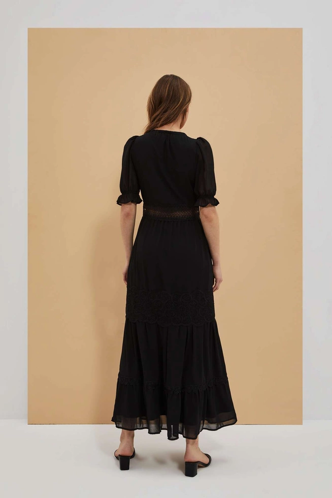 Sukienka maxi boho z koronką czarna