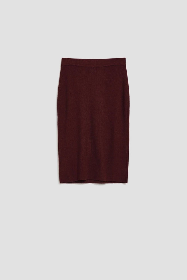 Dopasowana dzianinowa spódniczka kasztanowa