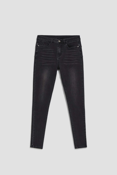 Jeansy skinny z przetarciami