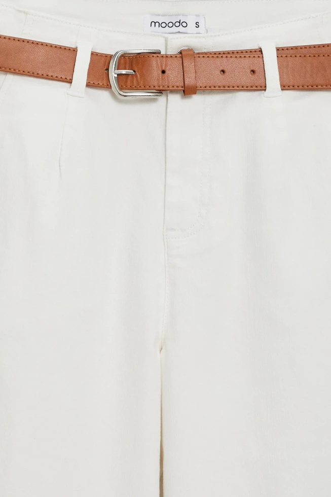 Jeansy z szerokimi nogawkami białe