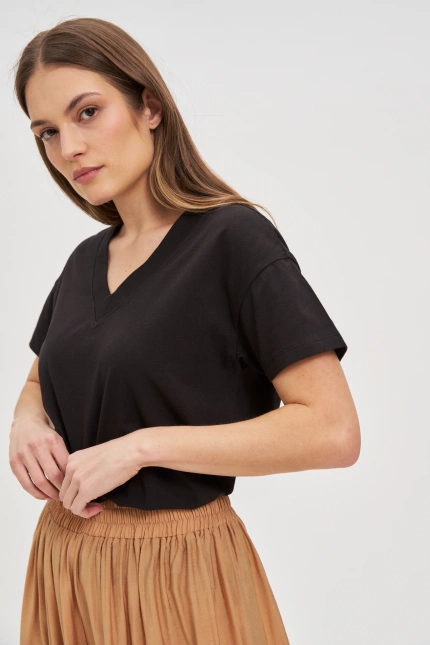 Bawełniany t-shirt z dekoltem w serek czarny