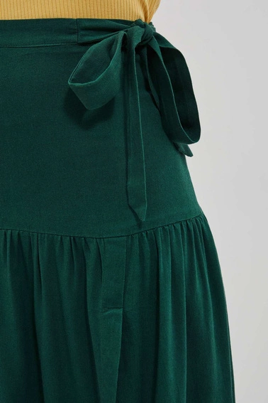 Rozkoloszowana spódnica z wiązaniem