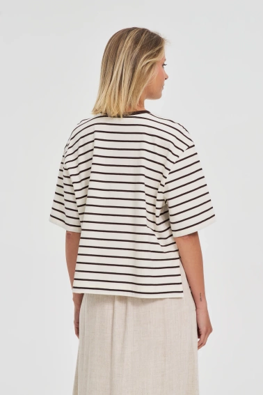 T-shirt oversize w paski brązowy