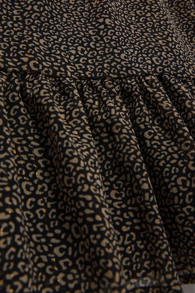 Sukienka z printem i falbaną