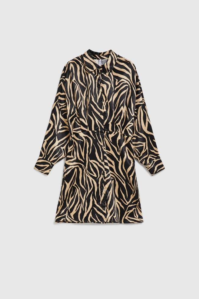 Koszulowa sukienka z zwierzęcym wzorem czarna