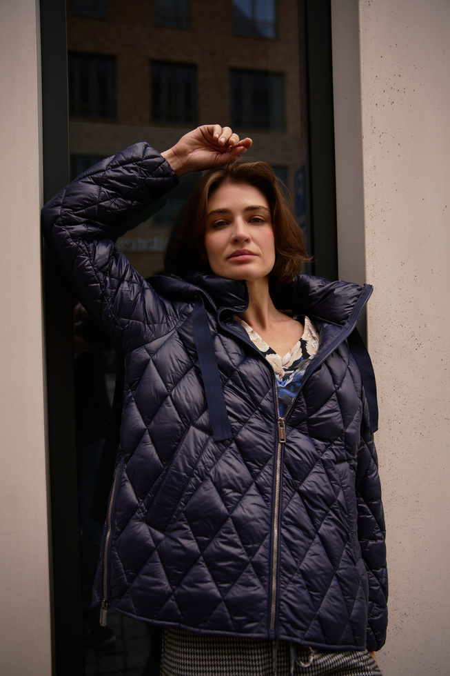 Pikowana kurtka granatowa