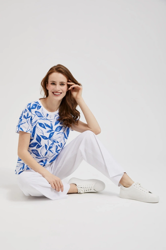 Bluzka z nadrukiem liści niebieska