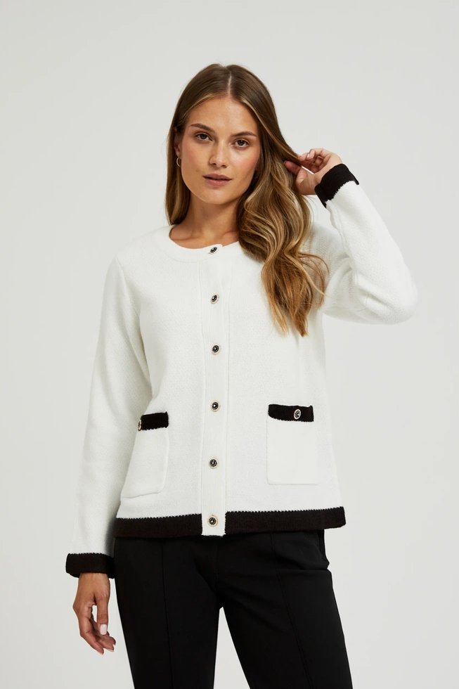 Rozpinany sweter z ozdobnymi guzikami biały