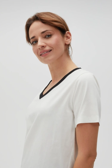 Bluzka z dekoltem w serek biała