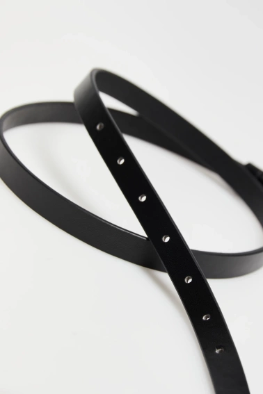 Pasek z klamrą w kolorze złotym czarny