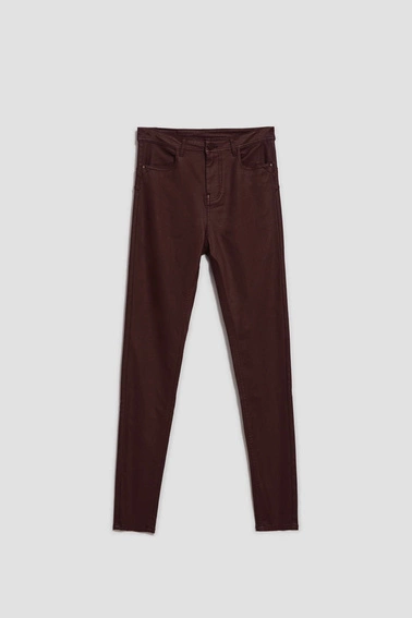 Woskowane spodnie typu rurki kasztanowe