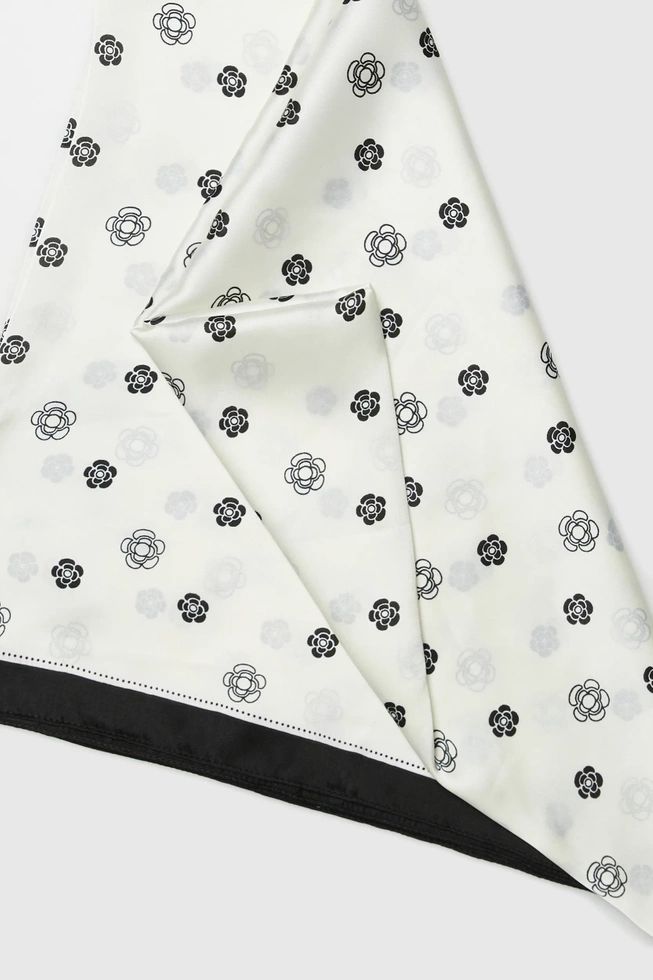 Szalik w kwiaty biały damski