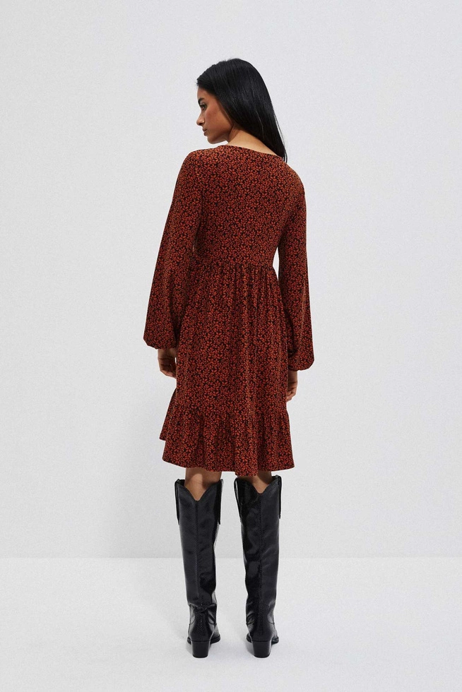 Sukienka z falbaną czarna