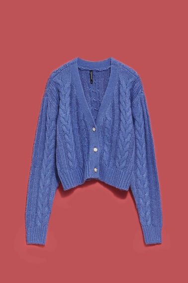 Sweter damski w warkoczowy splot