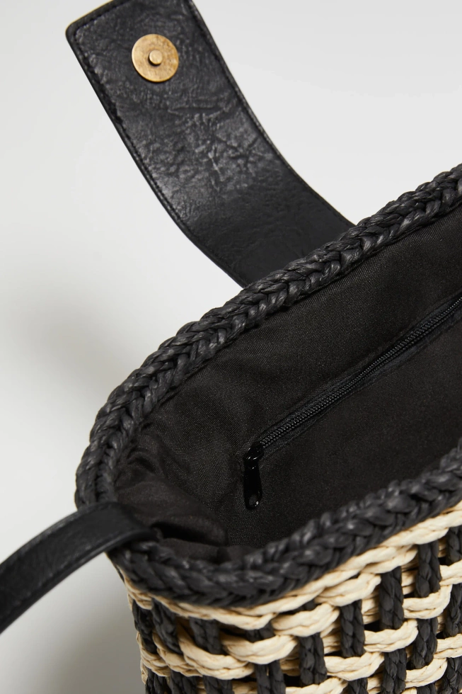 Słomkowa torebka czarna