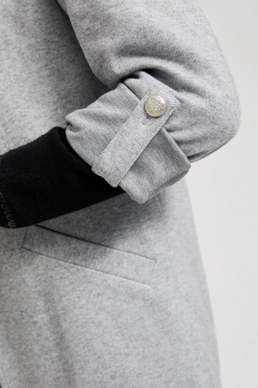 Marynarka bez zapięcia z podwijanymi rękawami szara