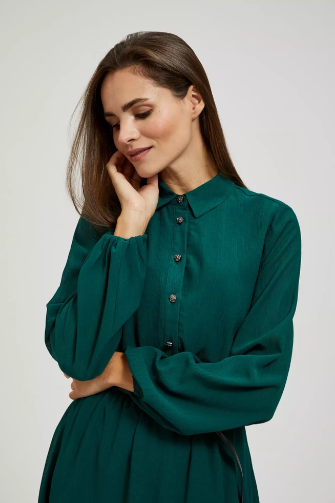 Sukienka z rozkloszowanym dołem i paskiem