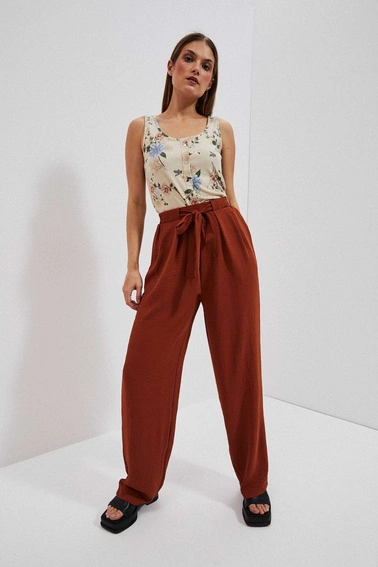 Spodnie z szerokimi nogawkami brązowe