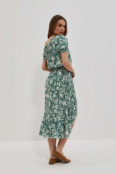 Wzorzysta sukienka z falbaną malachitowa