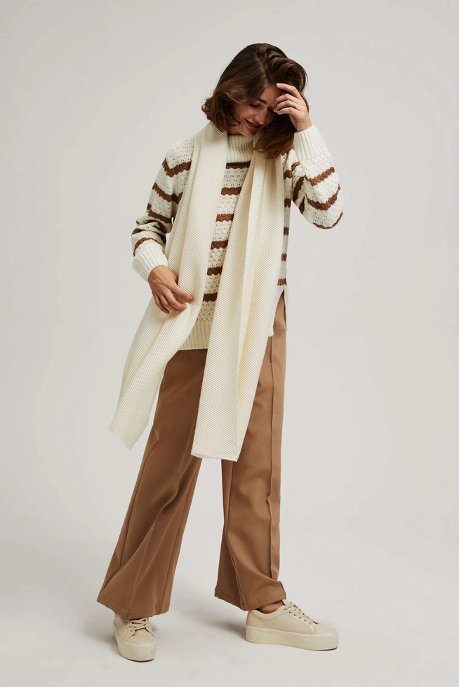 Prążkowany szalik perłowy