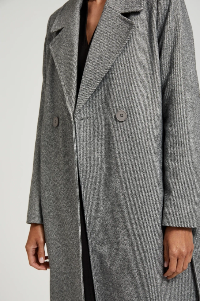 Dwurzędowy płaszcz z paskiem szary