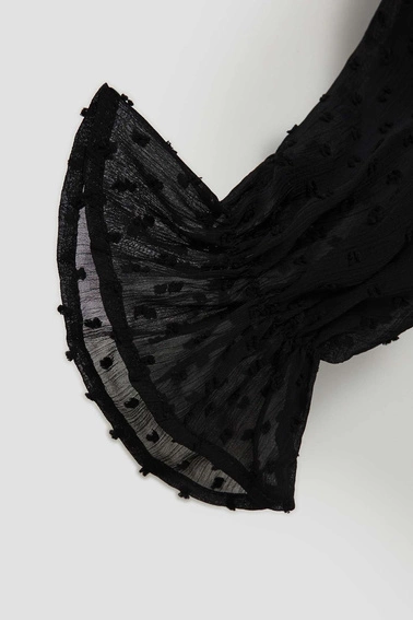 Koszula z falbanami i długimi rękawami czarna