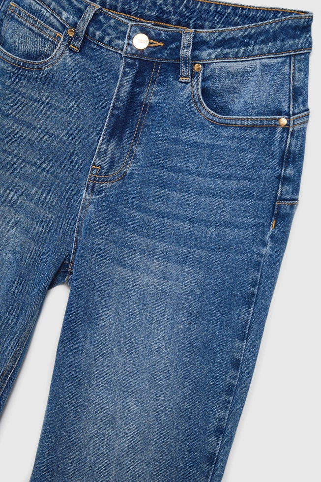 Jeansy z prostymi nogawkami i z przetarciami niebieskie