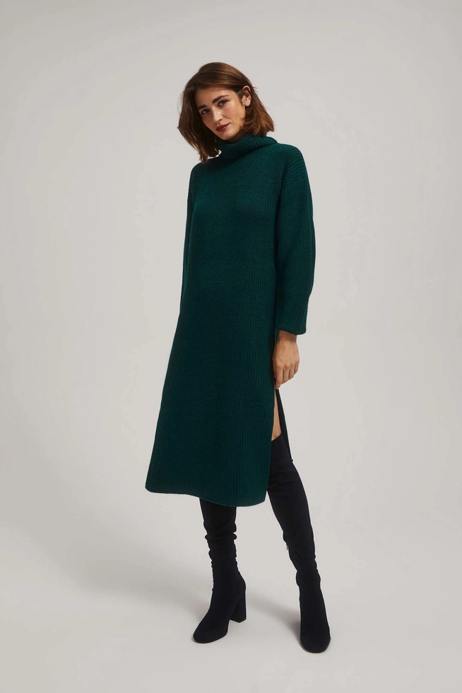 Swetrowa sukienka z golfem szmaragdowa
