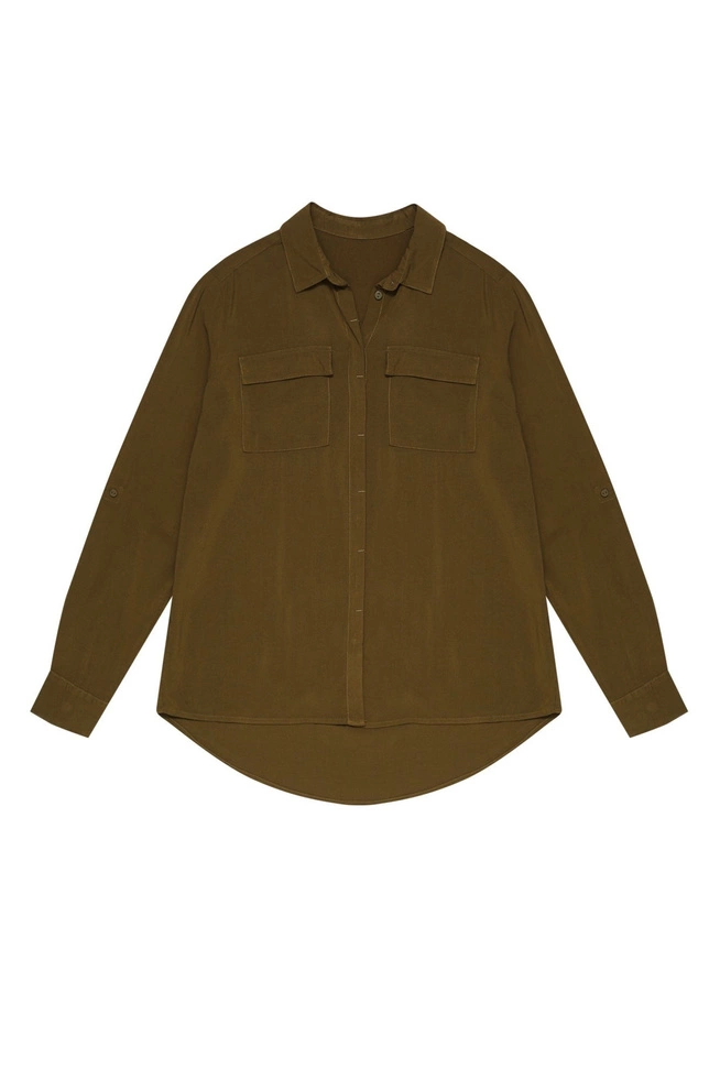 Gładka koszula z kieszeniami