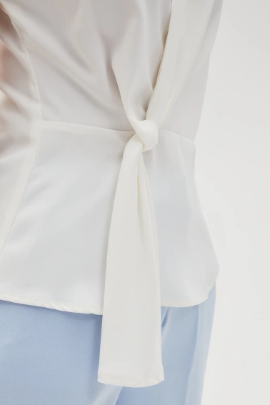 Koszula z wiązaniem biała