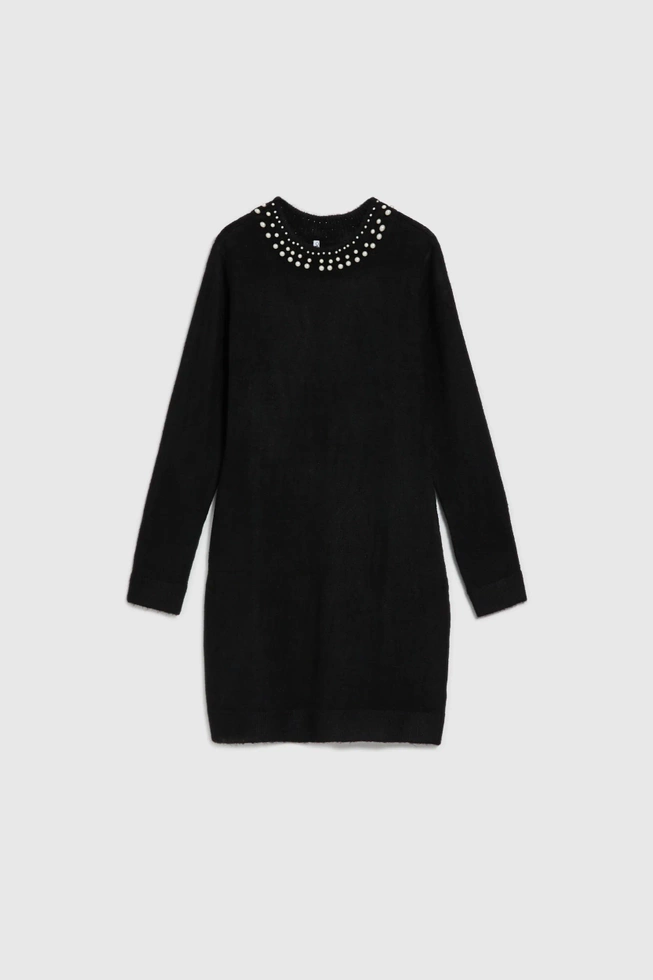 Dopasowana sukienka dzianinowa czarna