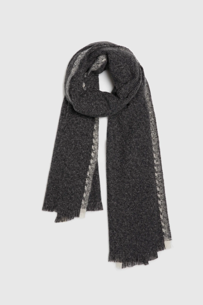 Gładki szal ciemnoszary