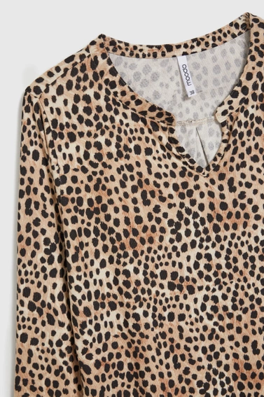 Sweter w zwierzęcy wzór beżowy 