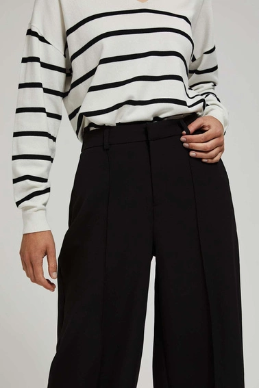 Spodnie w kant z szerokimi nogawkami i średnim stanem czarne