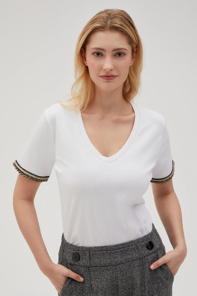 Bawełniana bluzka z dekoltem w serek i ozdobnymi rękawami biała