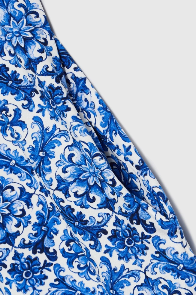 Wzorzysta sukienka niebieska