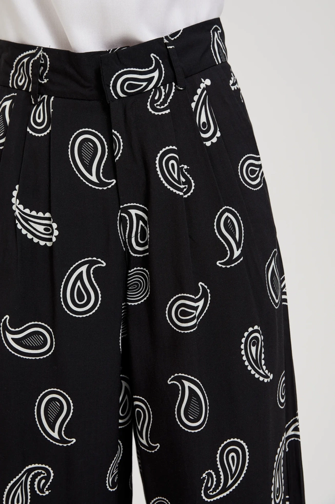 Spodnie z delikatnym wzorem czarne