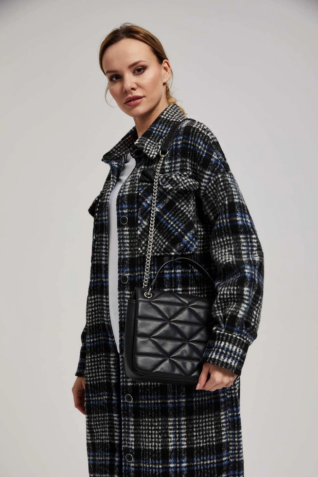 Pikowana torebka z regulowanym uchwytem czarna