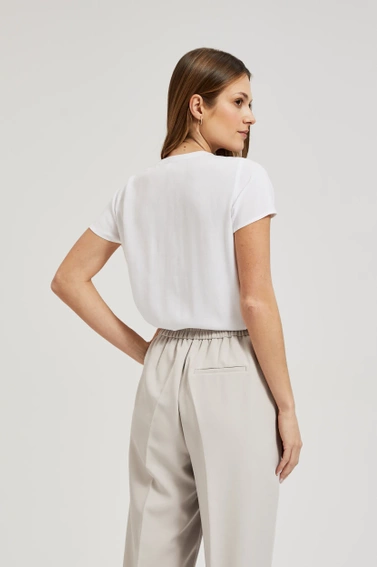 Koszula ozdobiona koralikami na dekolcie biała