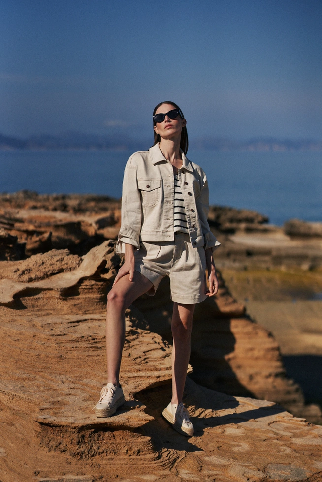 Jeansowa kurtka beżowa