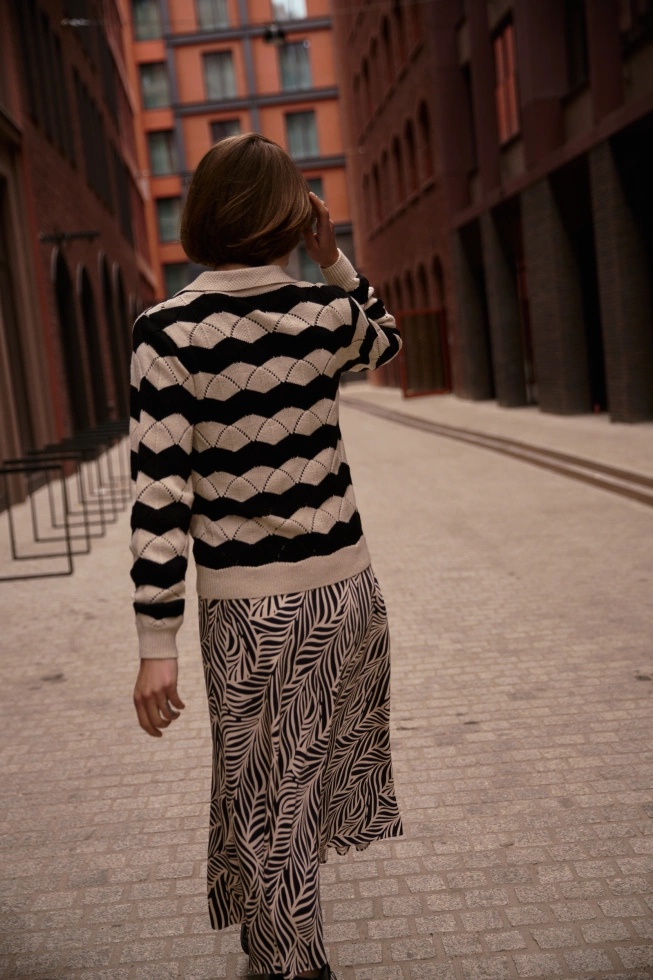 Wiskozowa spódnica midi granatowa