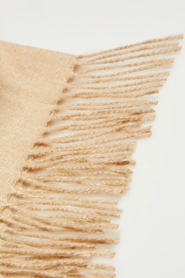 Gładki szalik beżowy z frędzlami 