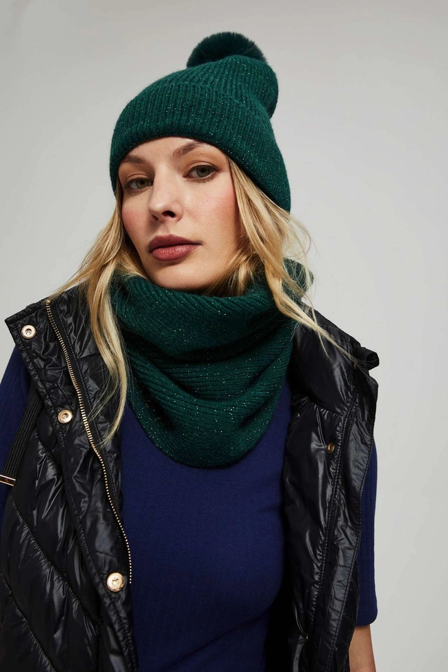 Czapka z pomponem i metaliczną nitką szmaragdowa