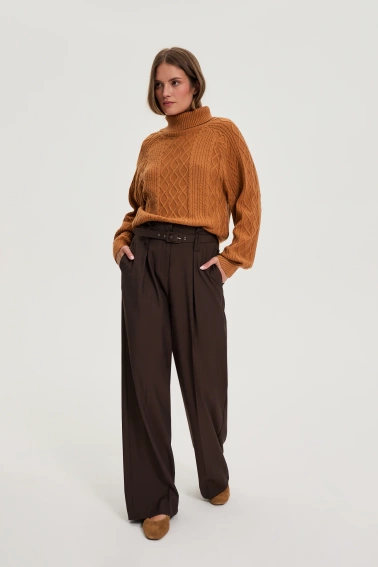 Spodnie w kant z paskiem brązowe