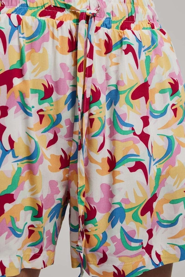 Szorty z nadrukiem liliowe