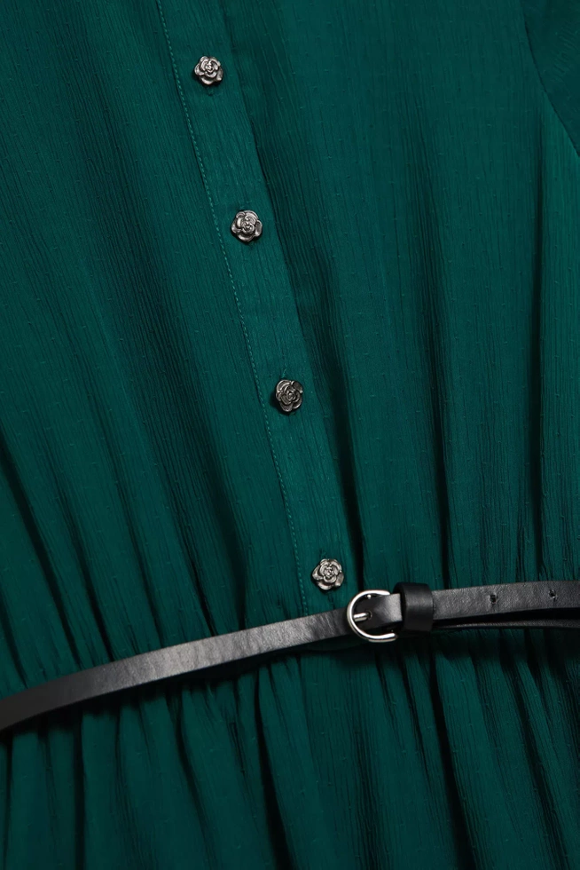 Sukienka z rozkloszowanym dołem i paskiem