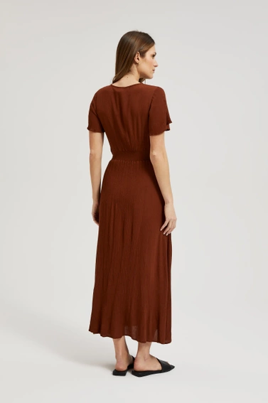 Wiskozowa sukienka z gumą w pasie brązowa