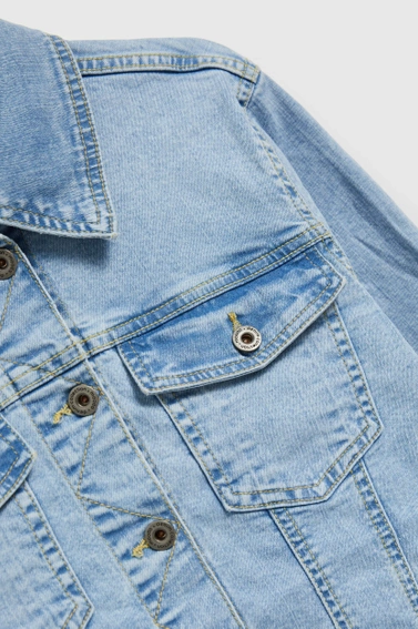 Jeansowa kurtka zapinana na guziki niebieska