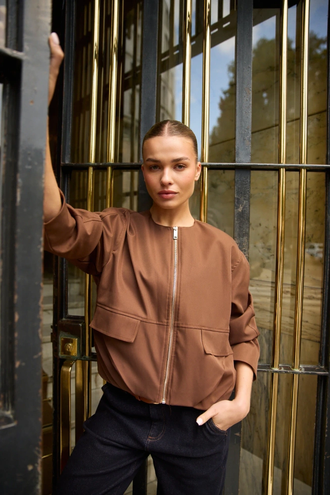 Krótka kurtka brązowa